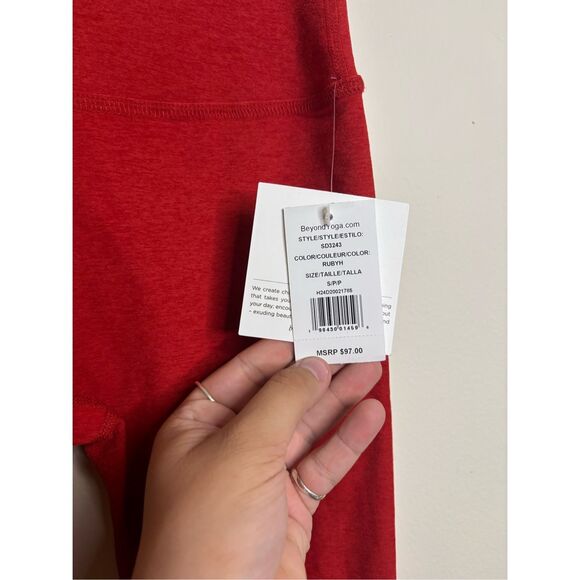 Beyond Yoga Red Set - Picture 4 of 10